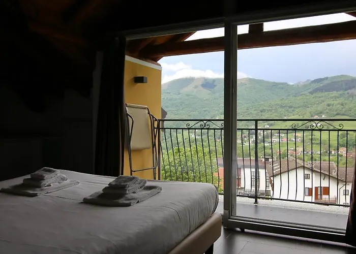 Corte Santa Libera Отель Сан-Феделе-Интельви